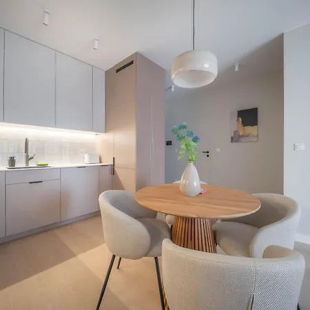 Apartment Kierbedzia Beige Elegance, Free Parking Warschau