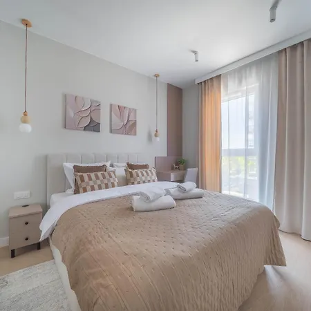 Kierbedzia Beige Elegance, Free Parking Apartment